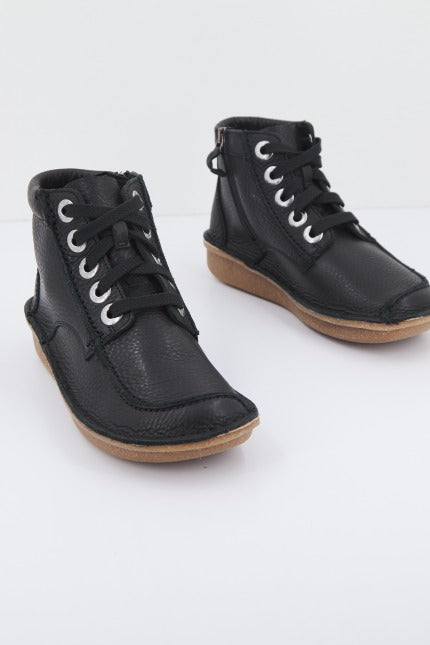 CLARKS FUNNY CEDAR en color NEGRO (2)