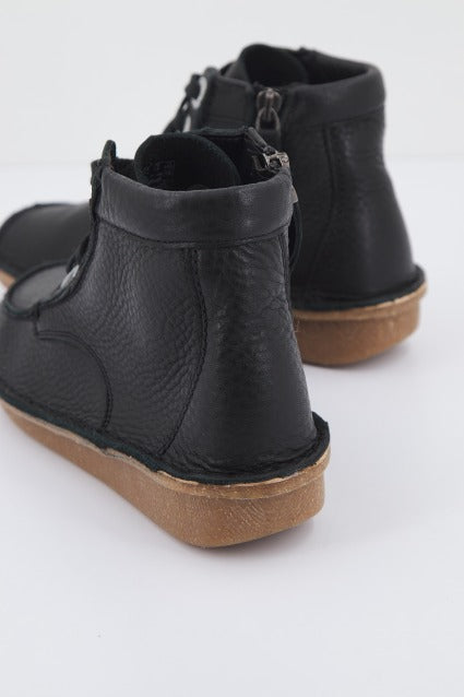 CLARKS FUNNY CEDAR en color NEGRO (3)