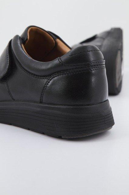 CLARKS UN ABODE STRAP en color NEGRO (3)
