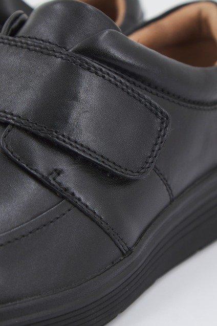 CLARKS UN ABODE STRAP en color NEGRO (4)