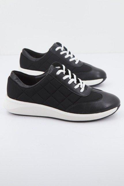 CLARKS UN RIO STITCH en color NEGRO (2)