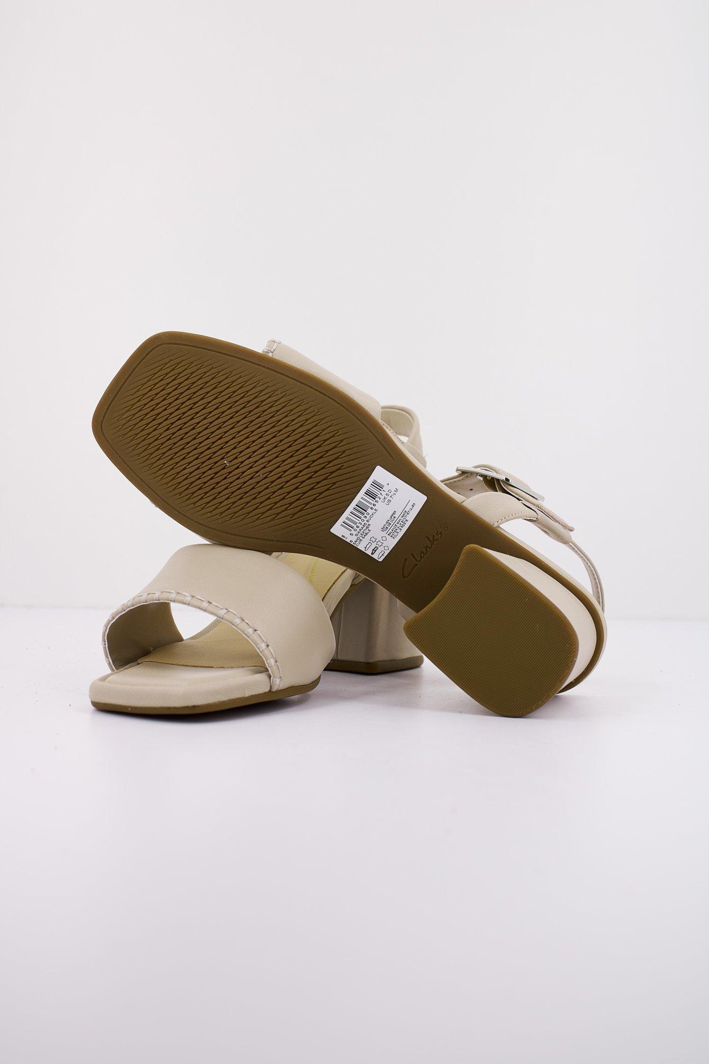 CLARKS SIARA BUCKLE en color BEIS (4)