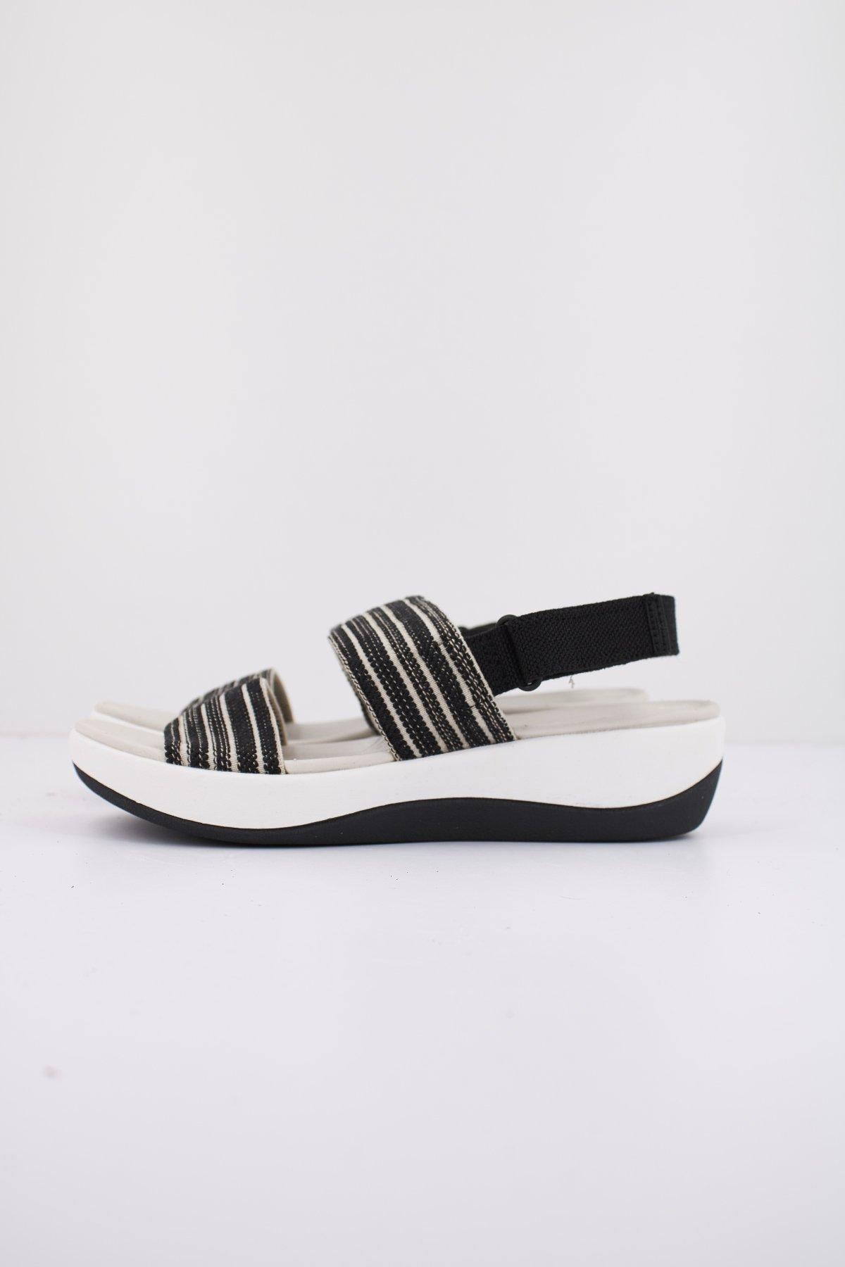 CLARKS ARLA STROLL en color NEGRO (1)