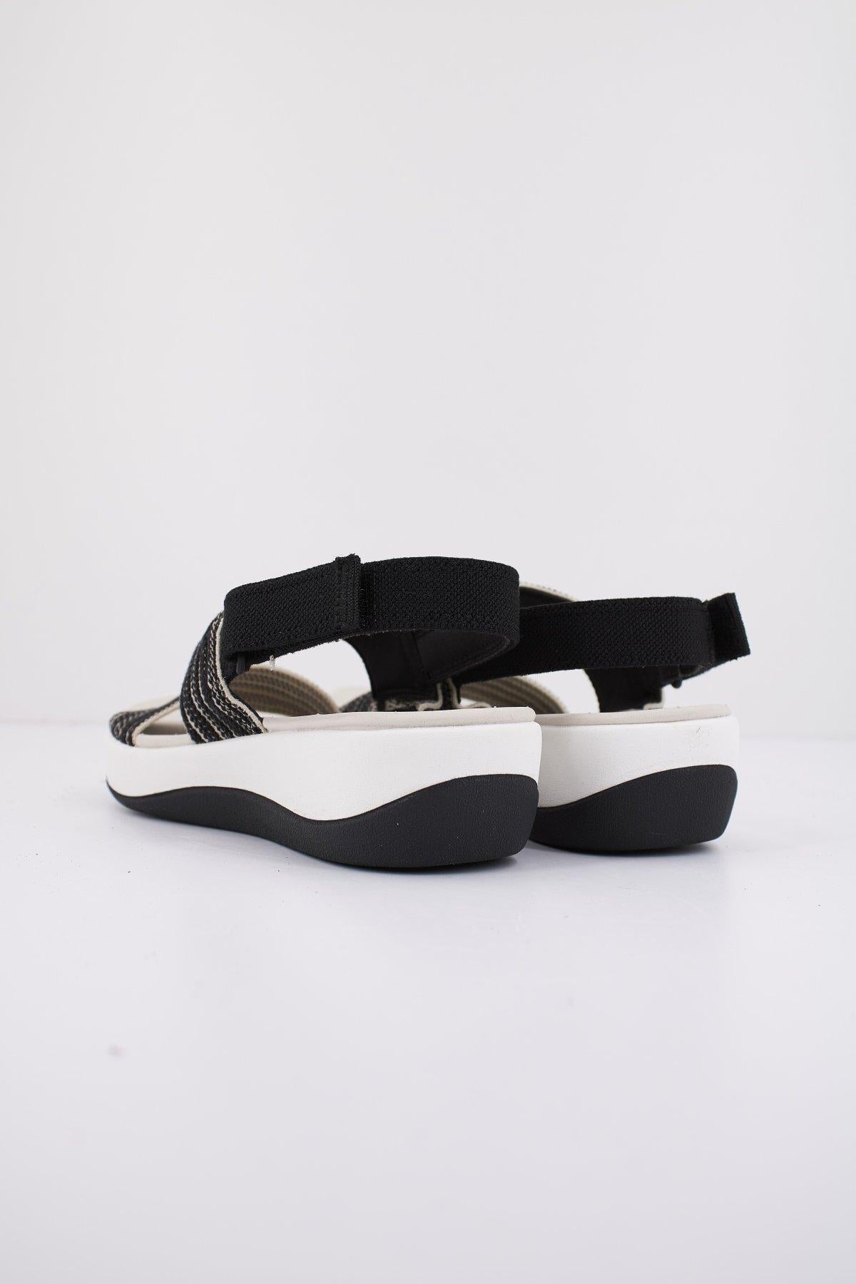CLARKS ARLA STROLL en color NEGRO (3)