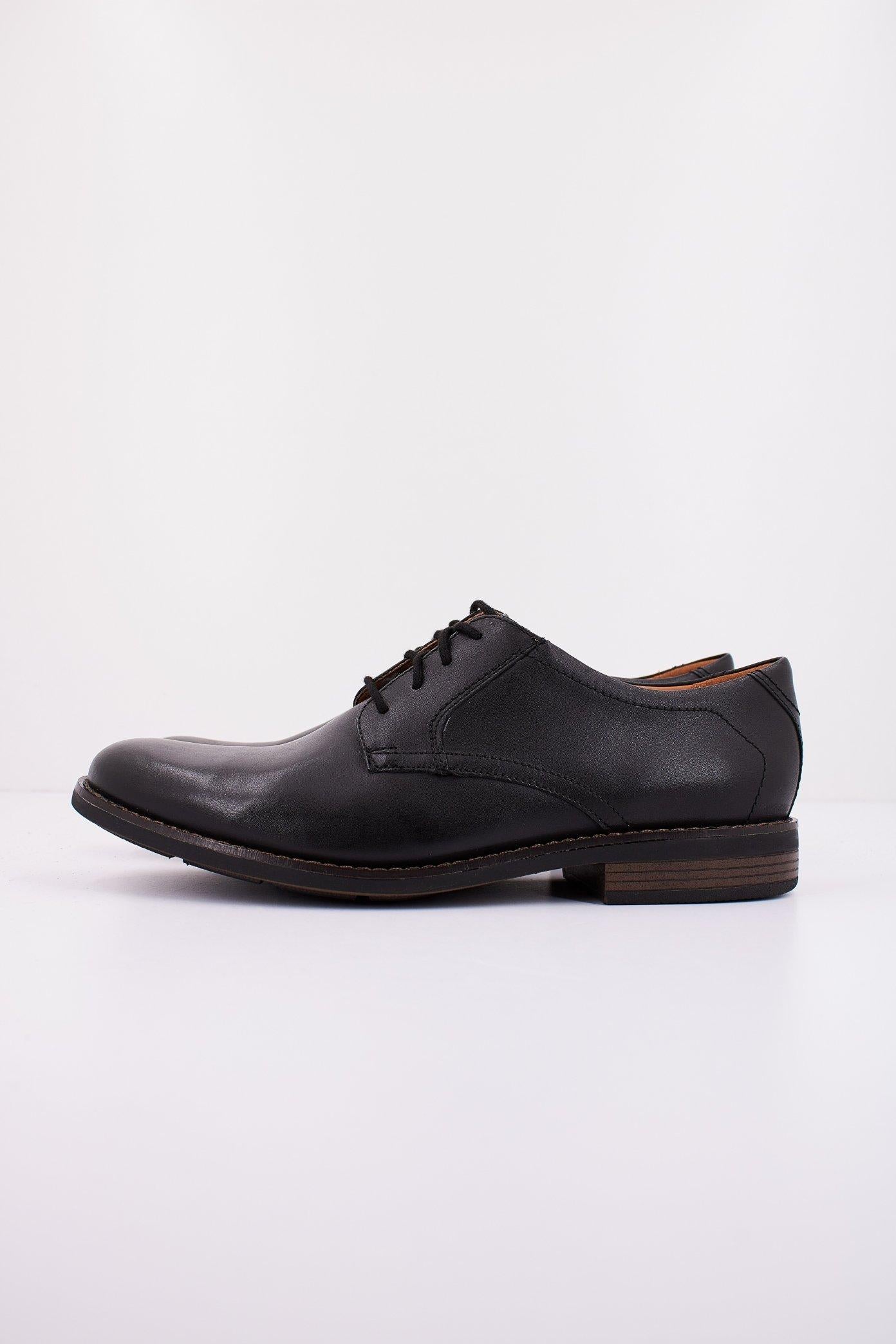 CLARKS BECKEN LACE en color NEGRO (1)