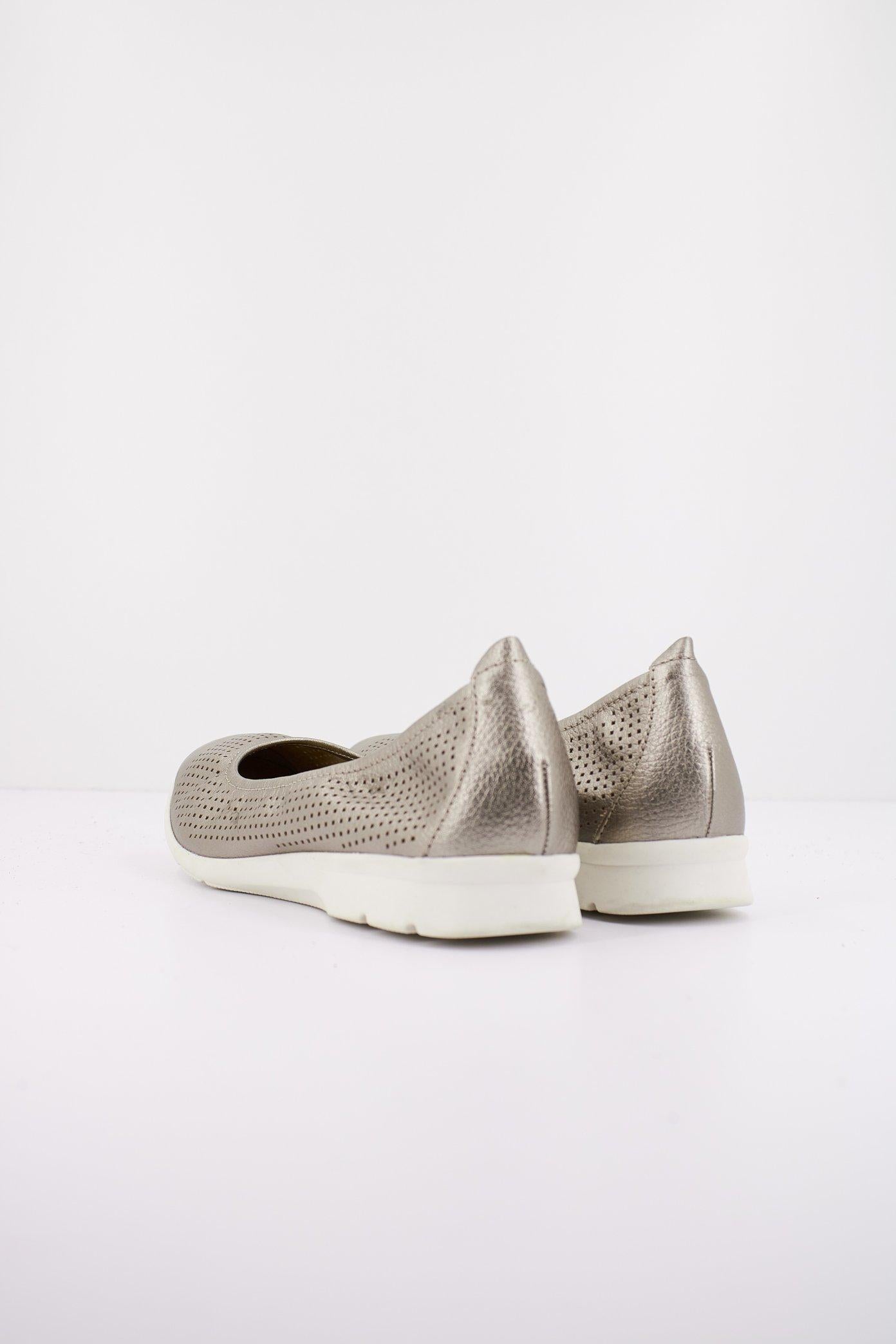 CLARKS JENETTE EASE en color ORO (3)