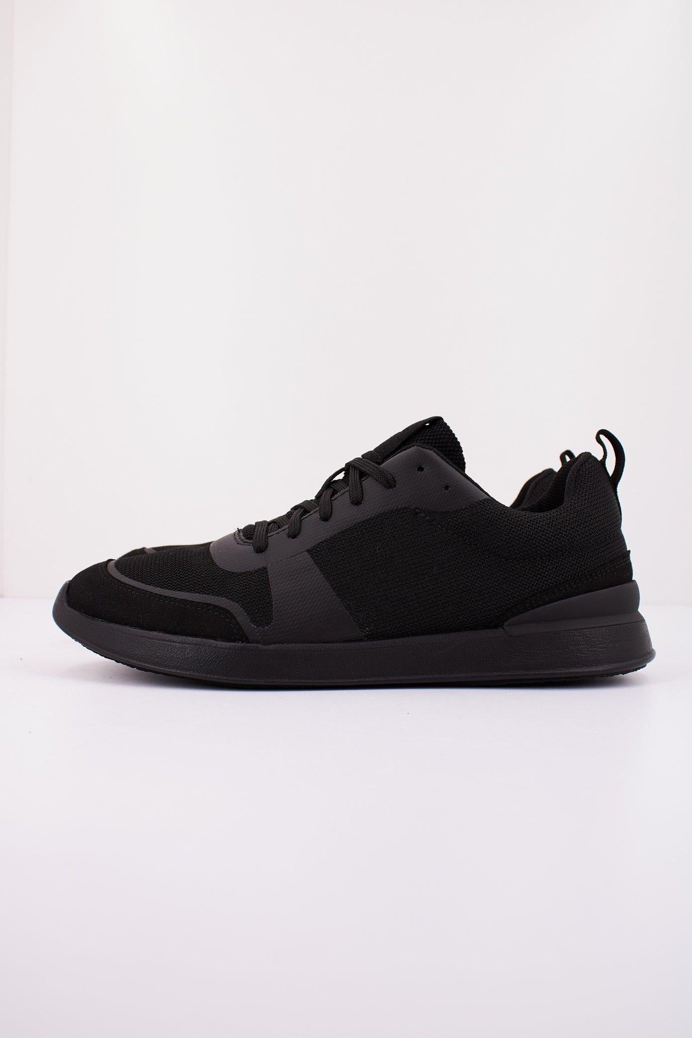 CLARKS LT LACE en color NEGRO (1)