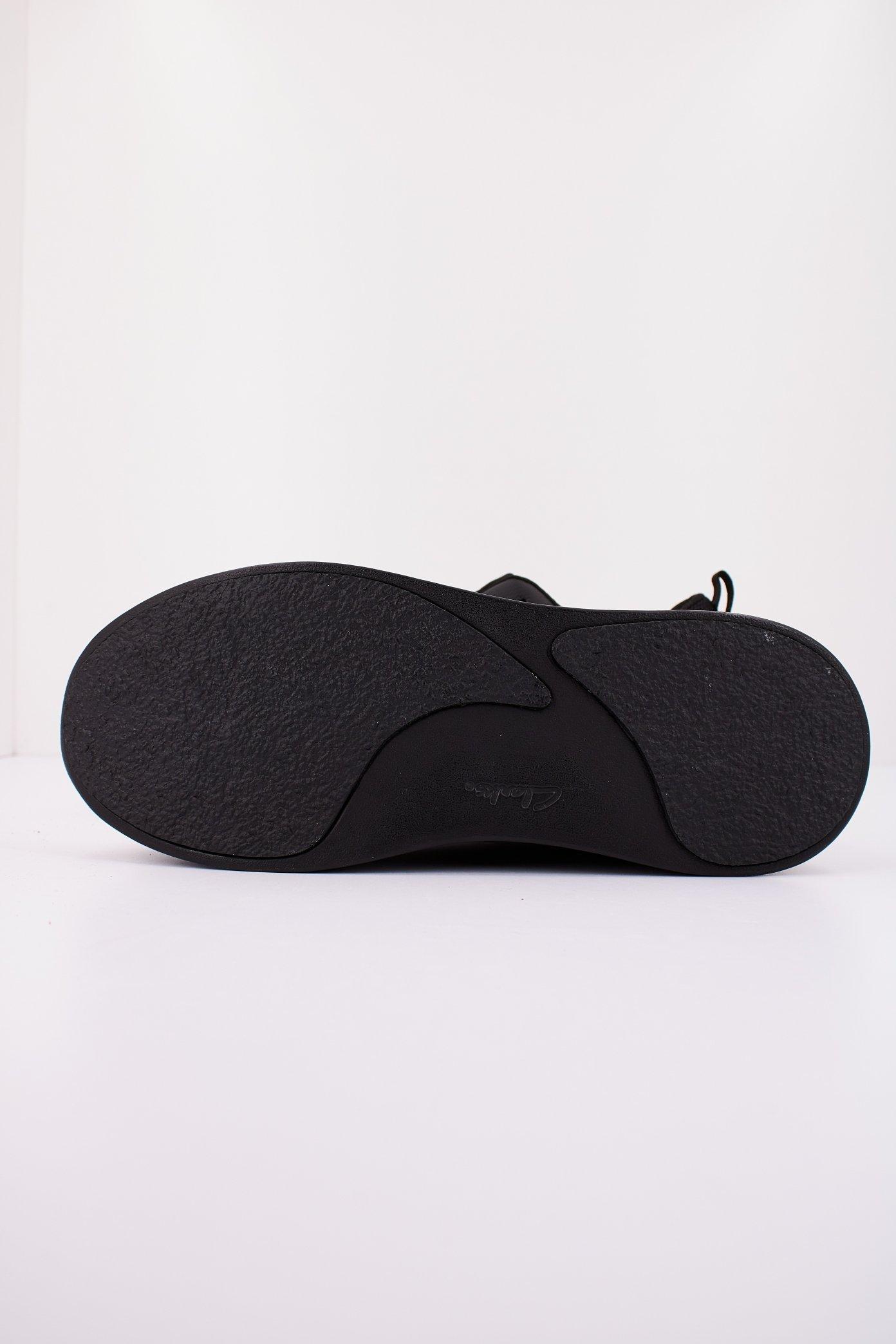 CLARKS LT LACE en color NEGRO (4)