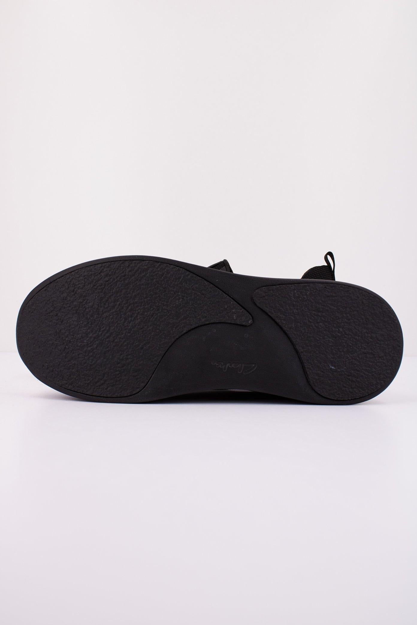 CLARKS LT EASE en color NEGRO (4)