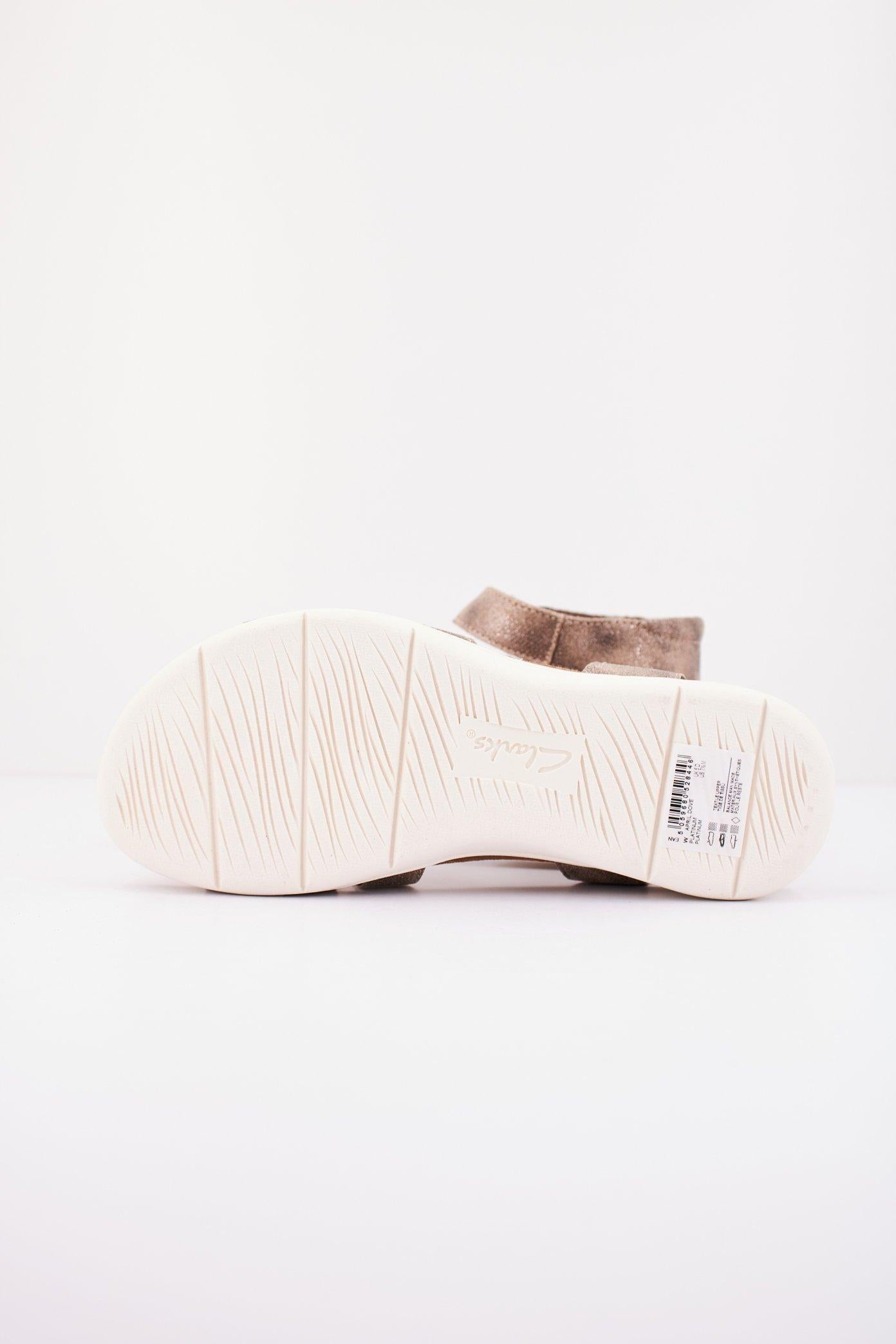 CLARKS APRIL DOVE en color PLATA (4)