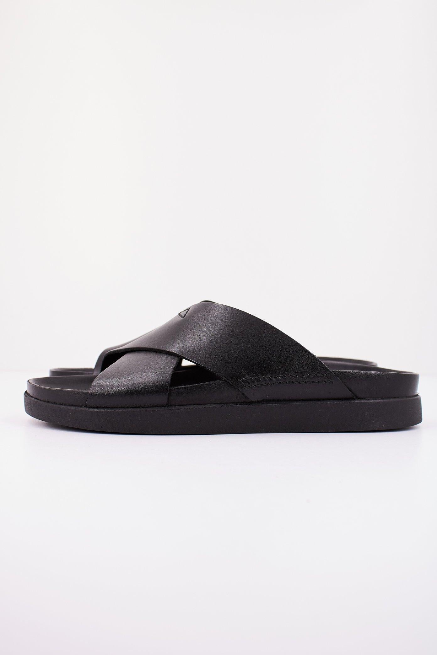 CLARKS SUNDER WAVE en color NEGRO (1)
