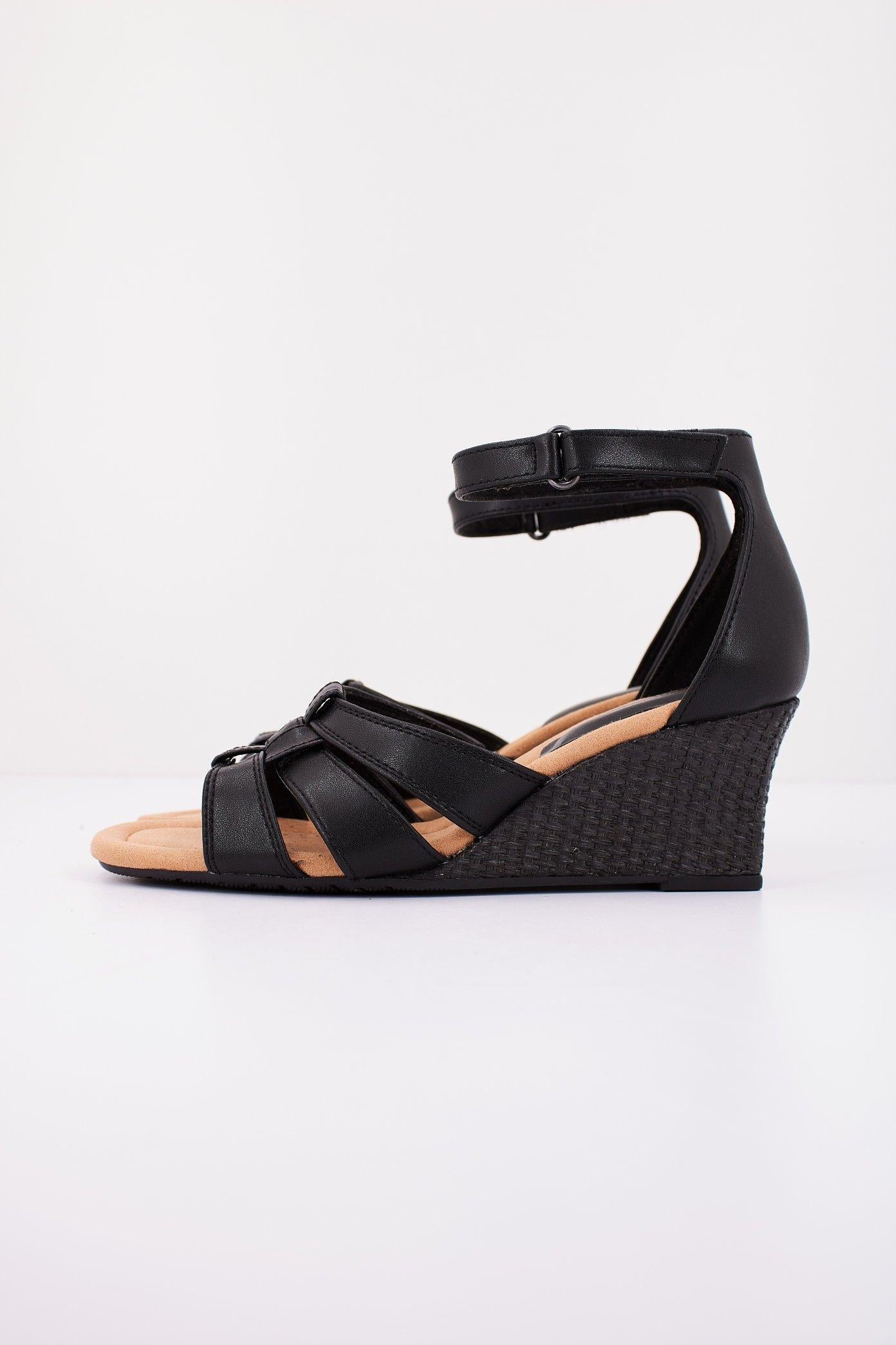 CLARKS KYARRA JOY en color NEGRO (1)