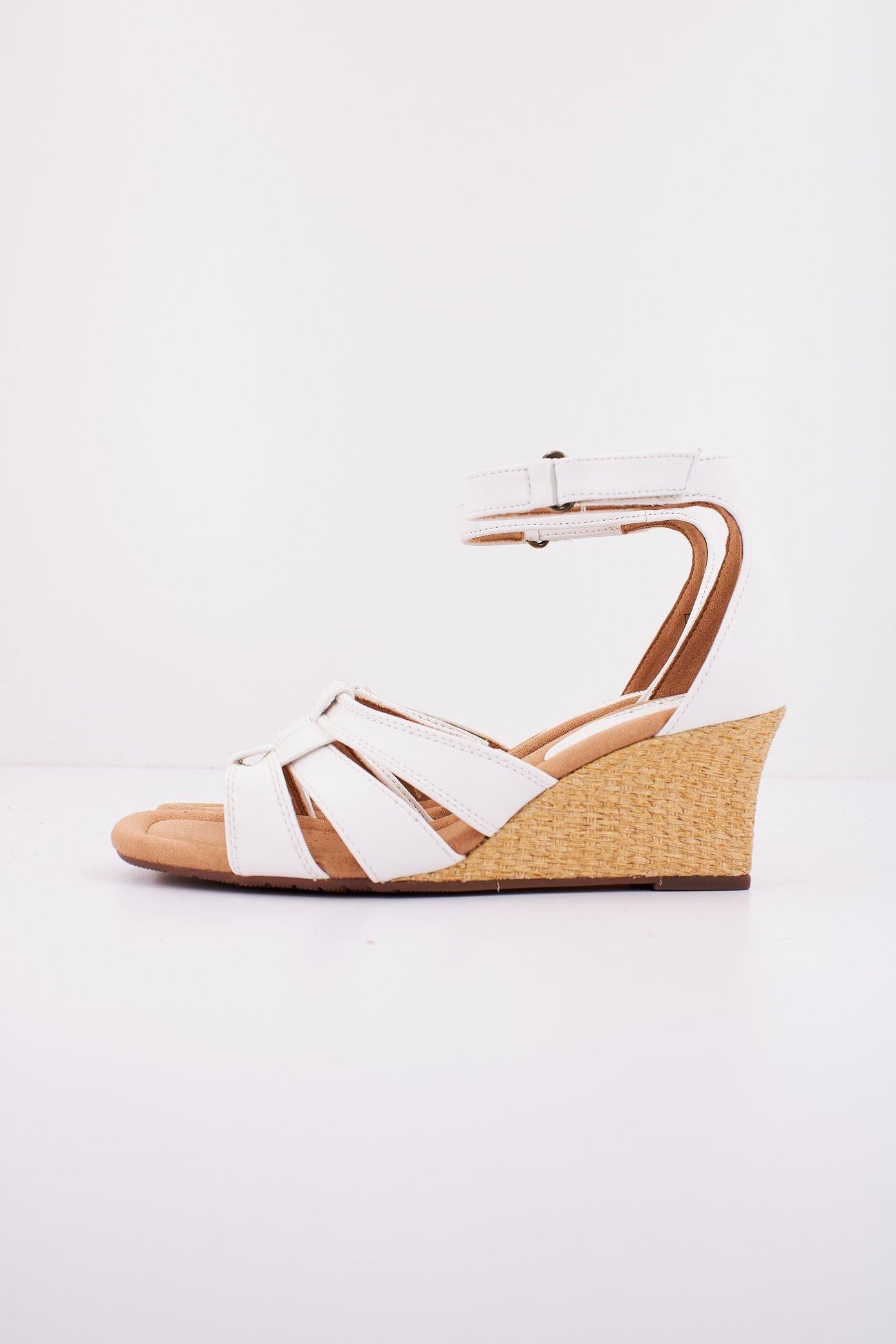 CLARKS KYARRA JOY en color BLANCO (1)