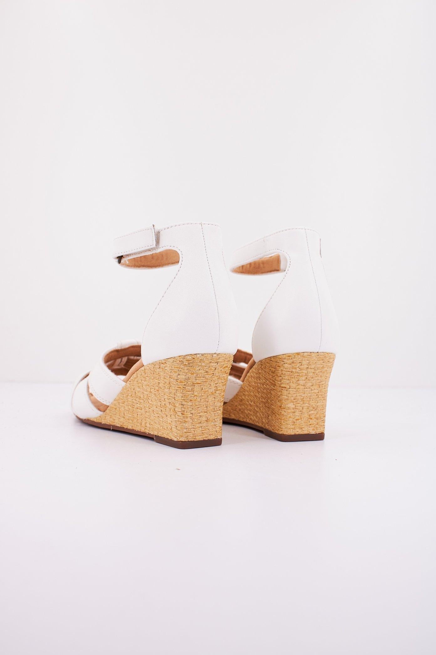 CLARKS KYARRA JOY en color BLANCO (3)