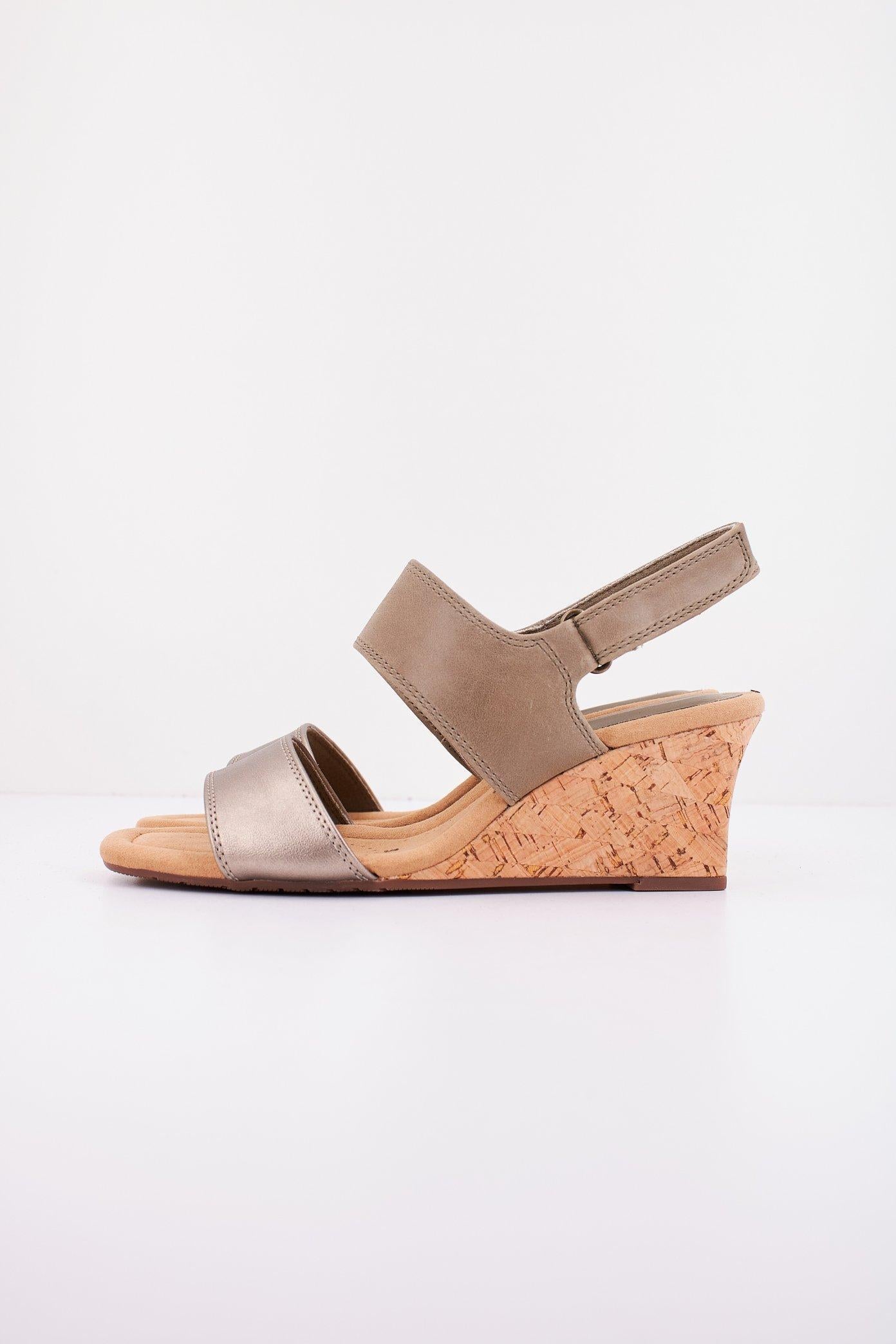 CLARKS KYARRA FAYE en color VERDE (1)