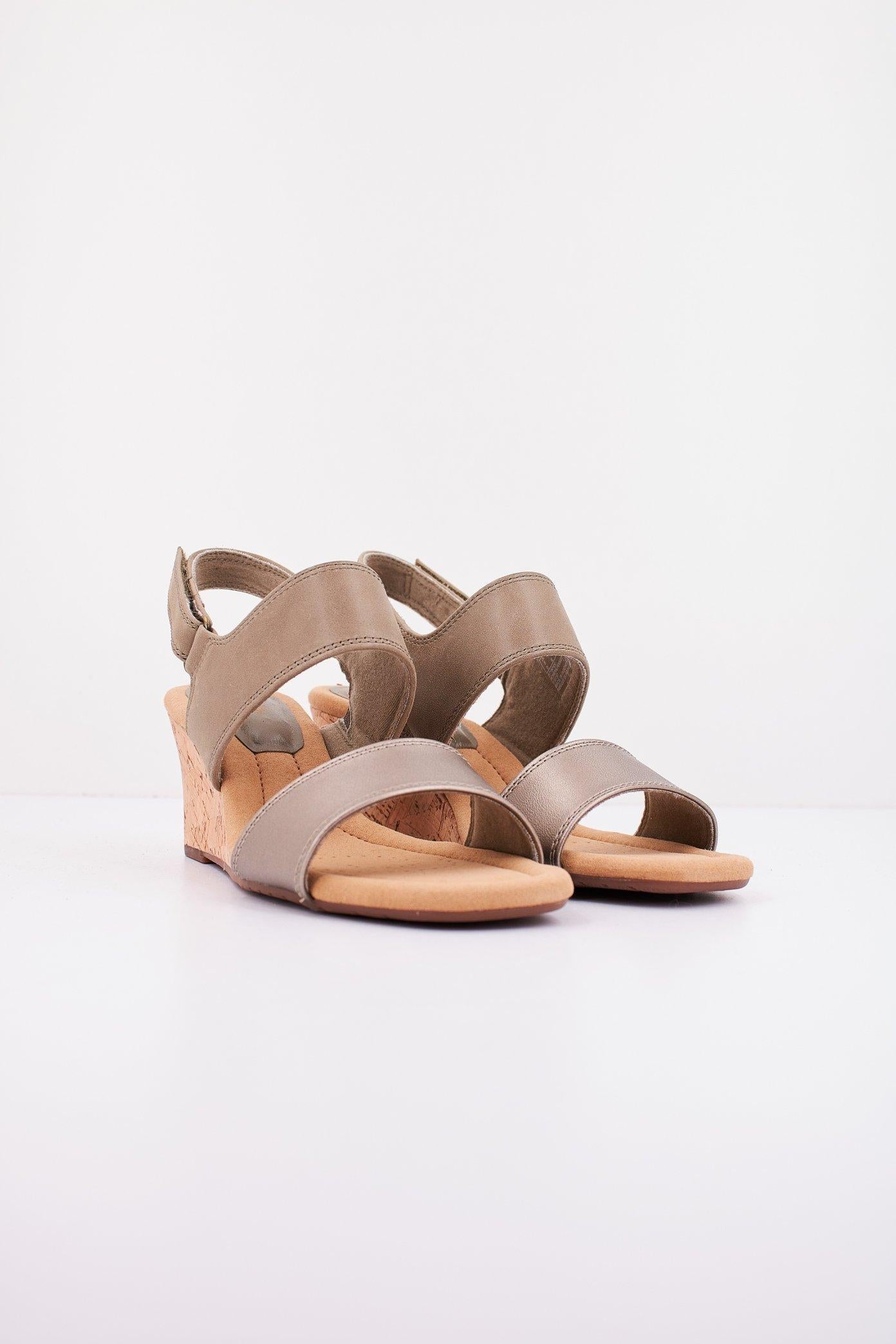 CLARKS KYARRA FAYE en color VERDE (2)