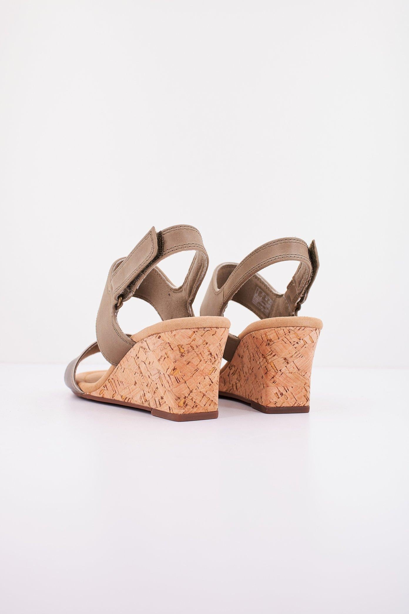 CLARKS KYARRA FAYE en color VERDE (3)