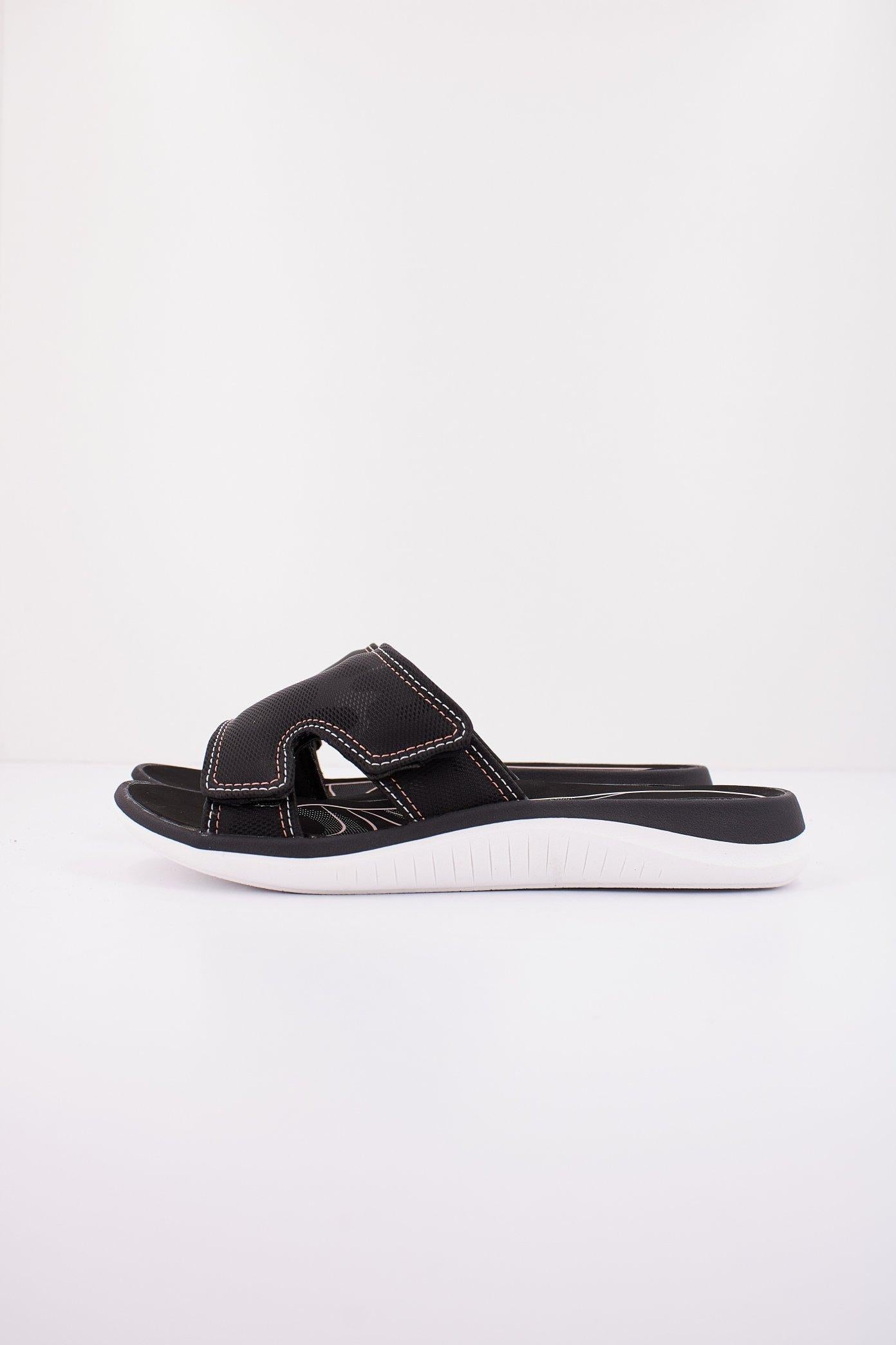 CLARKS GLIDE BAY en color NEGRO (1)