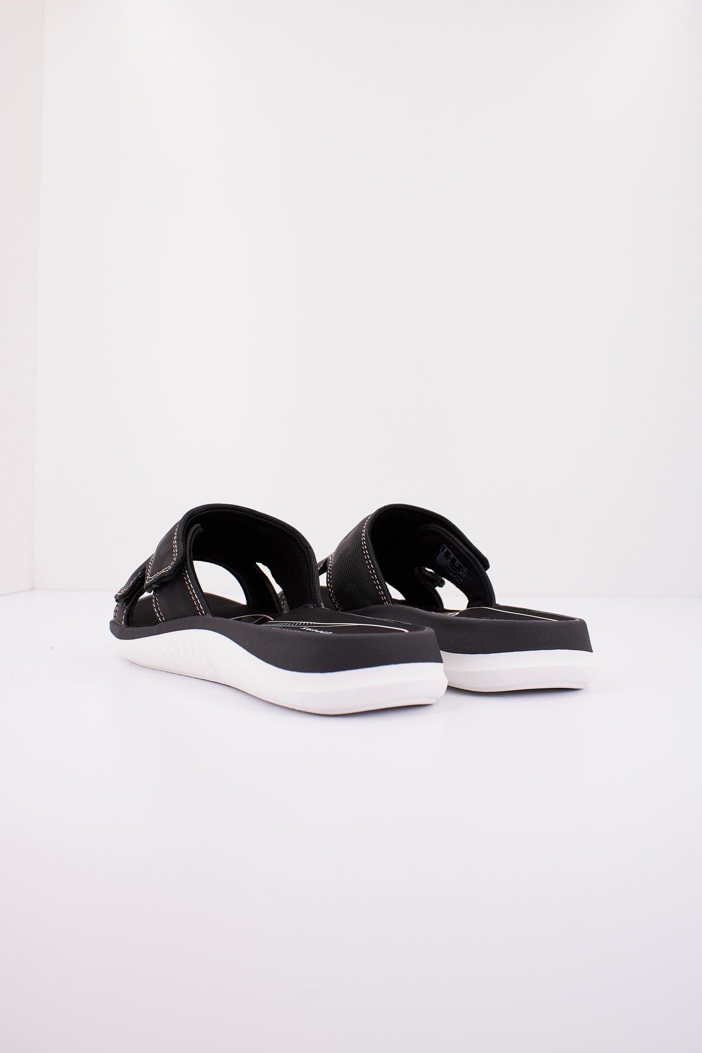 CLARKS GLIDE BAY en color NEGRO (3)