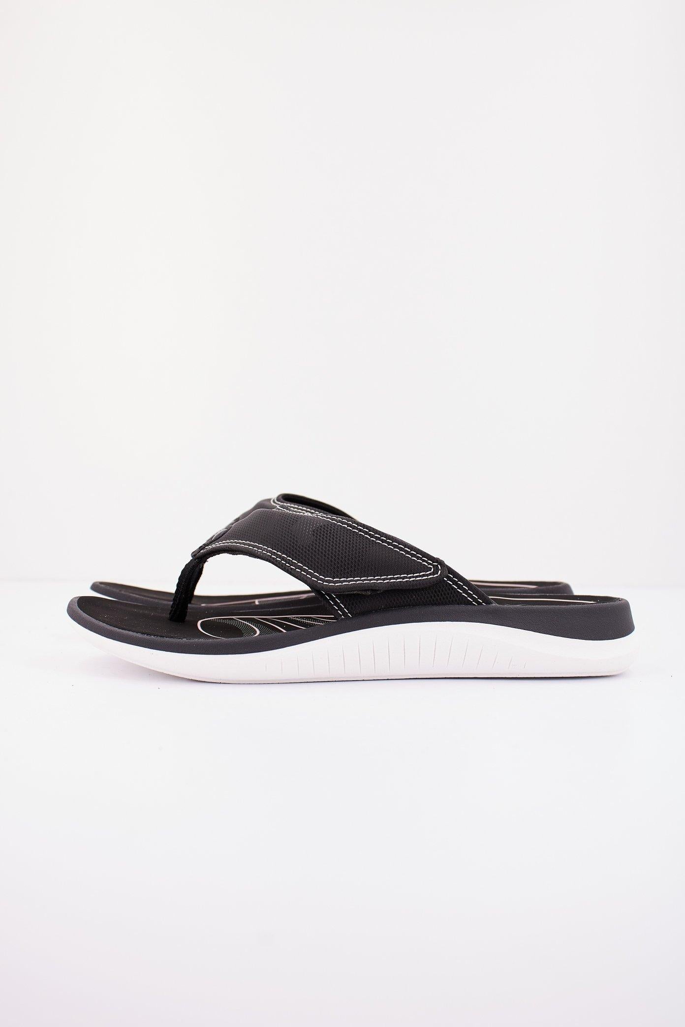 CLARKS GLIDE POST en color NEGRO (1)