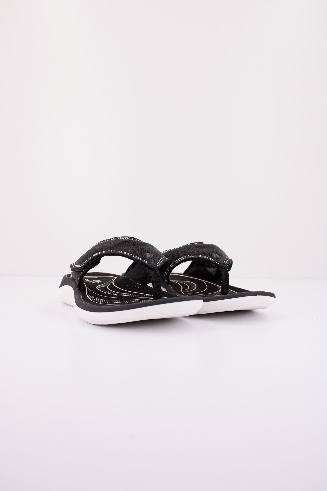 CLARKS GLIDE POST en color NEGRO (2)