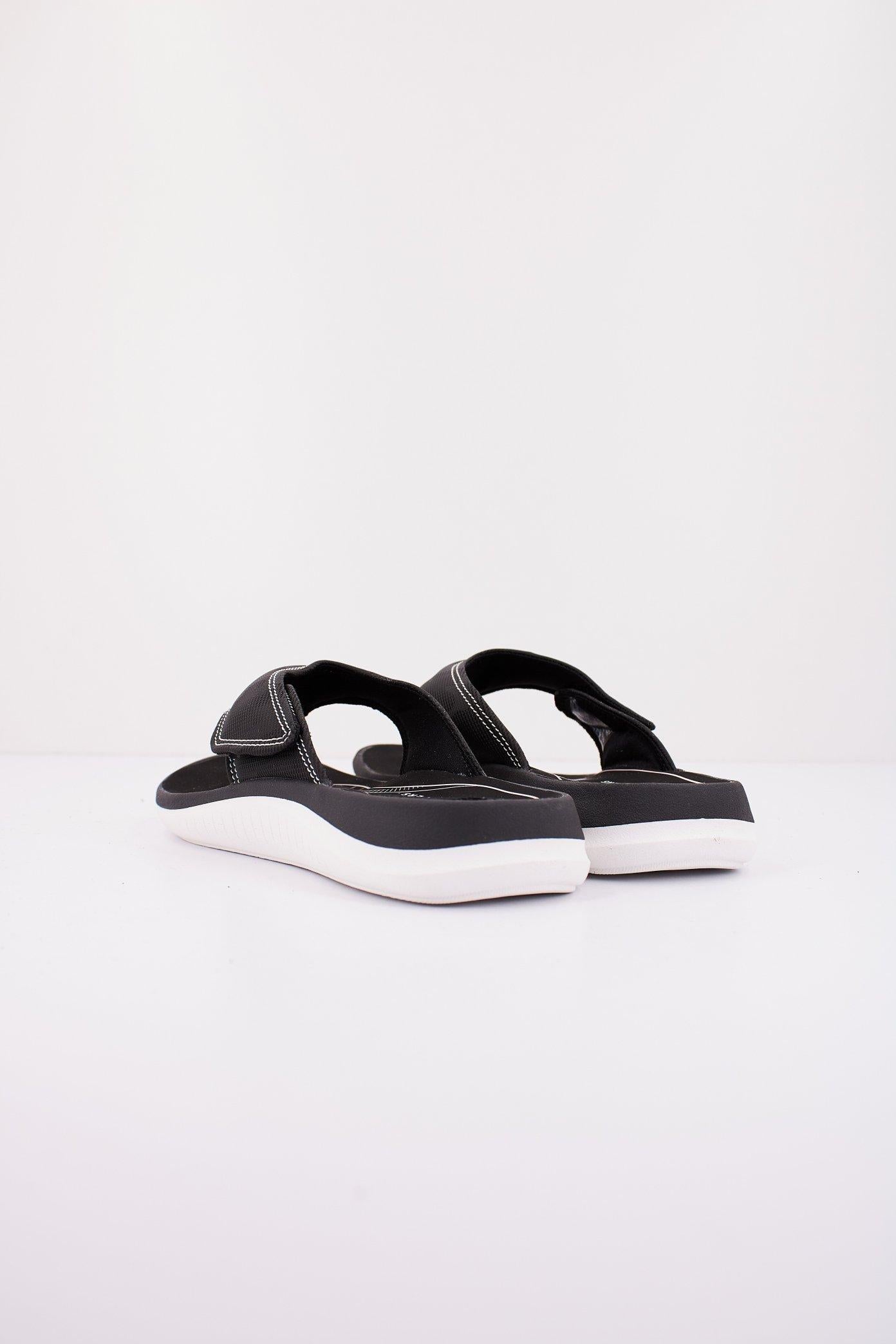 CLARKS GLIDE POST en color NEGRO (3)