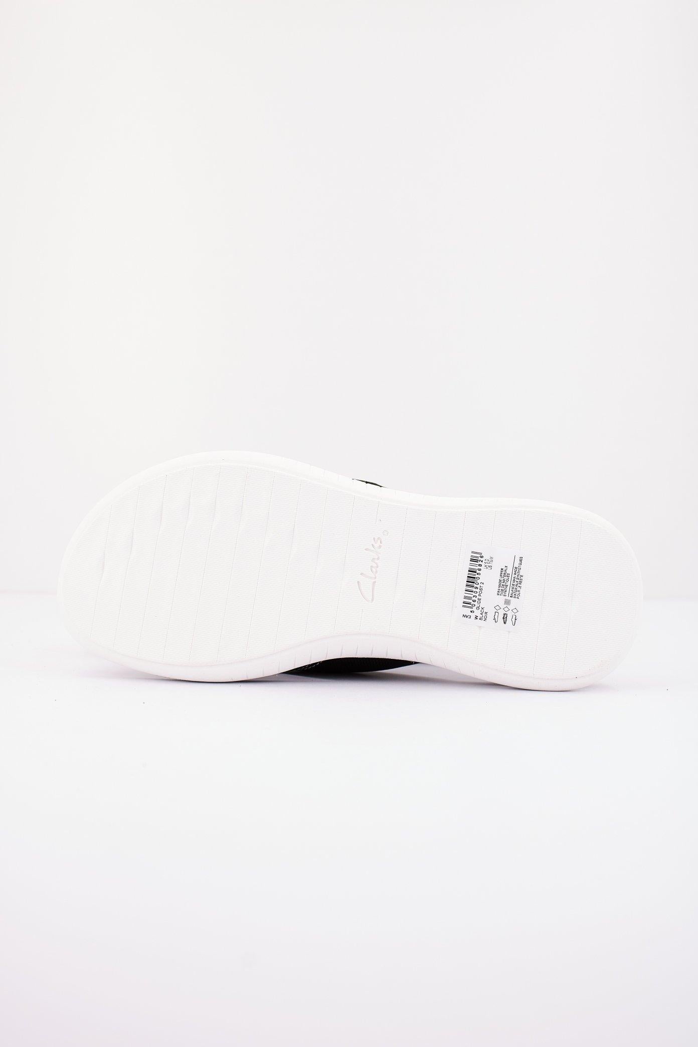CLARKS GLIDE POST en color NEGRO (4)