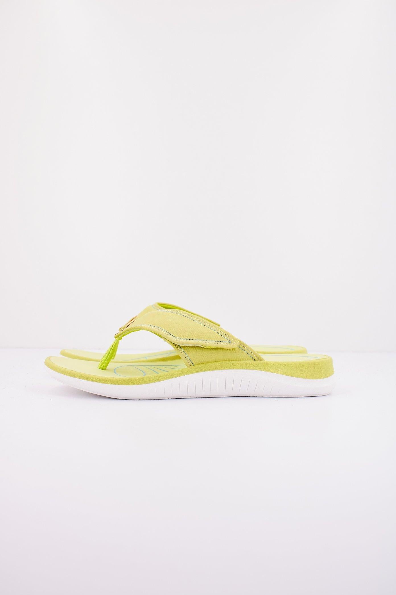 CLARKS GLIDE POST en color VERDE (1)