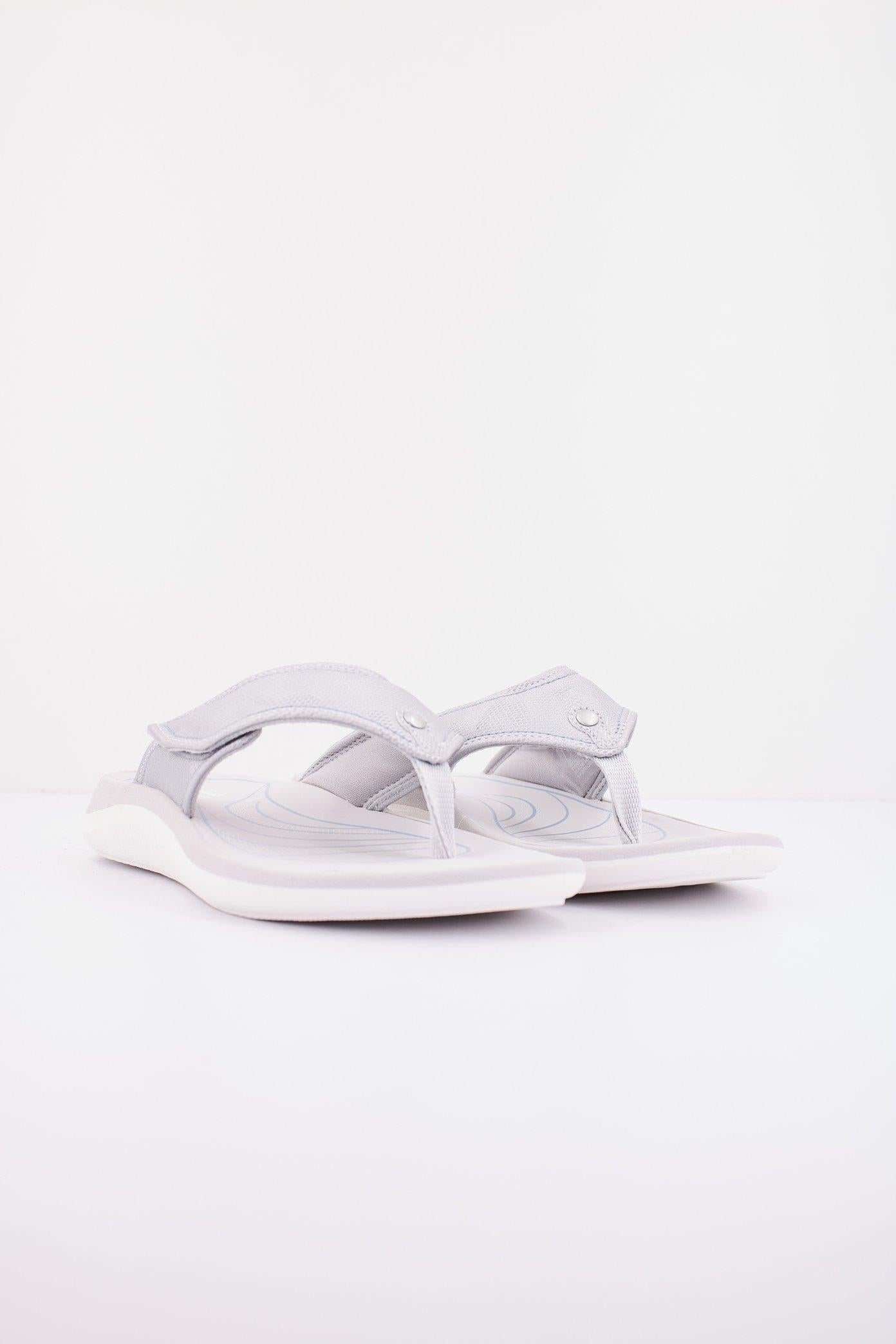 CLARKS GLIDE POST en color PLATA (2)