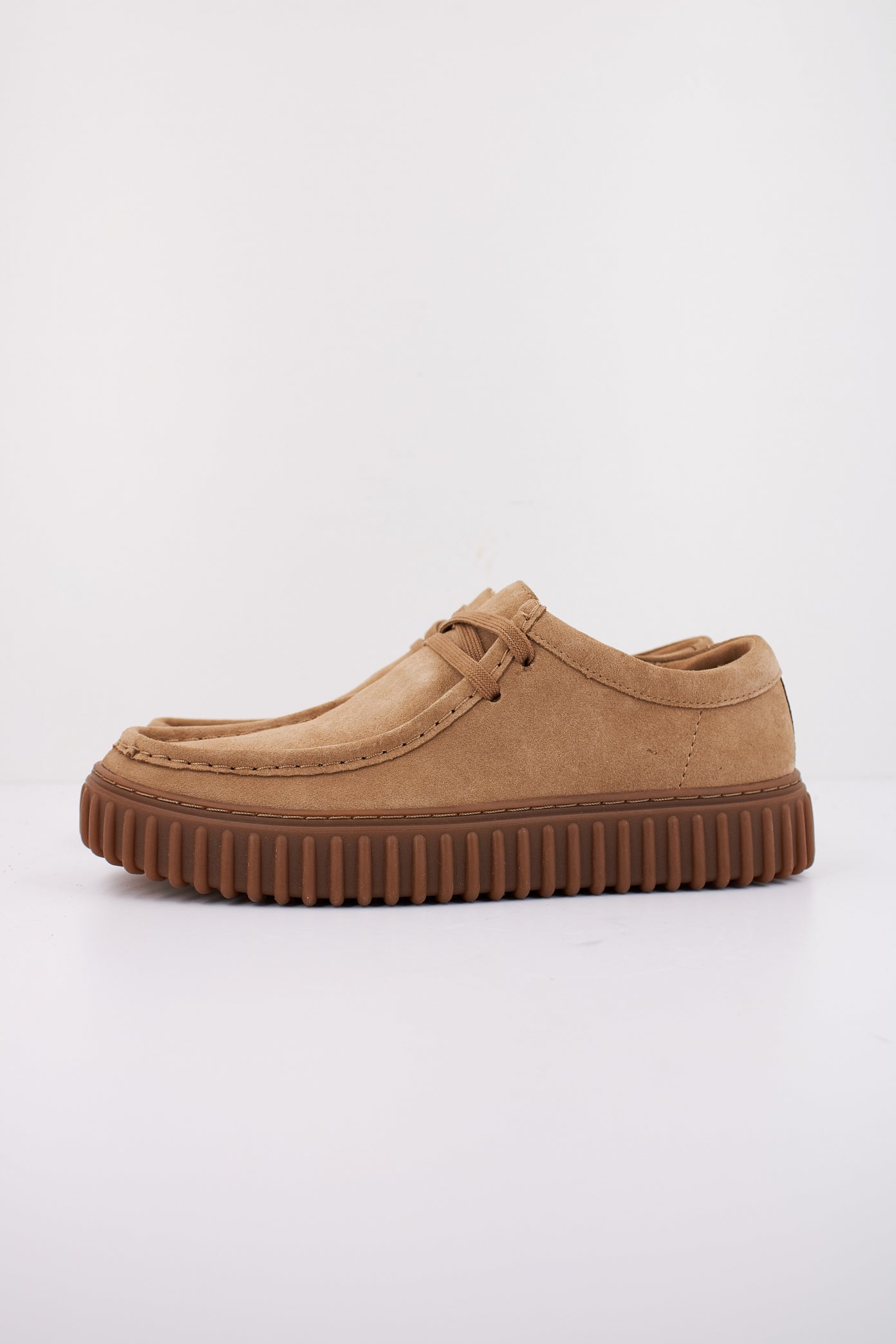 CLARKS TORHILL LO en color MARRON CLARO (1)