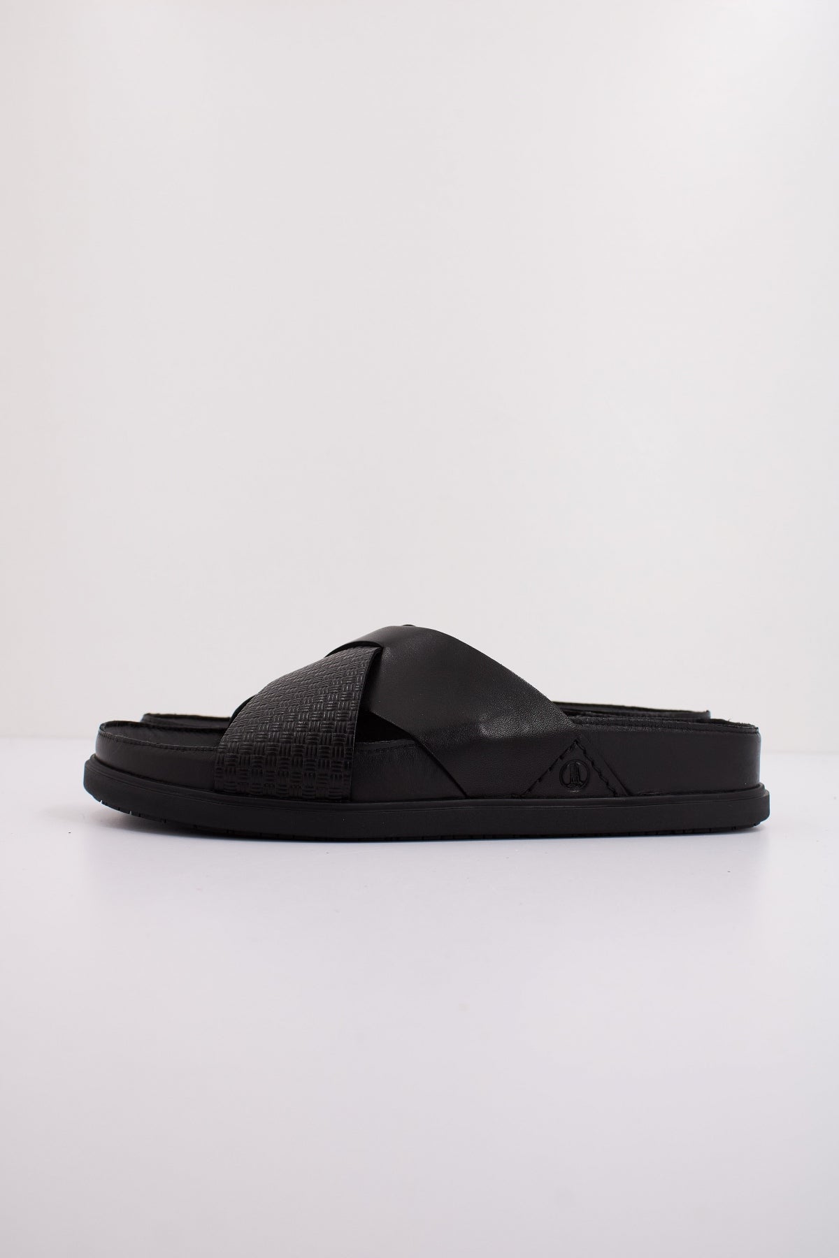 CLARKS TORFORD CROSS en color NEGRO (1)