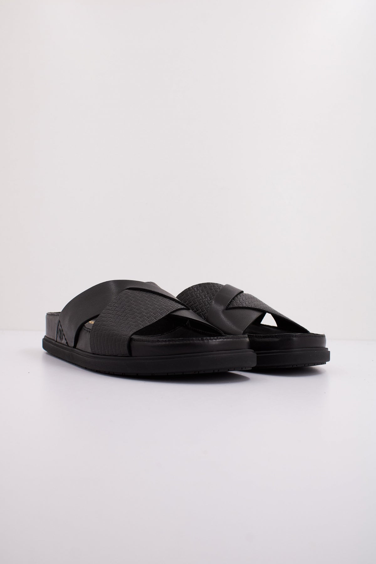 CLARKS TORFORD CROSS en color NEGRO (2)