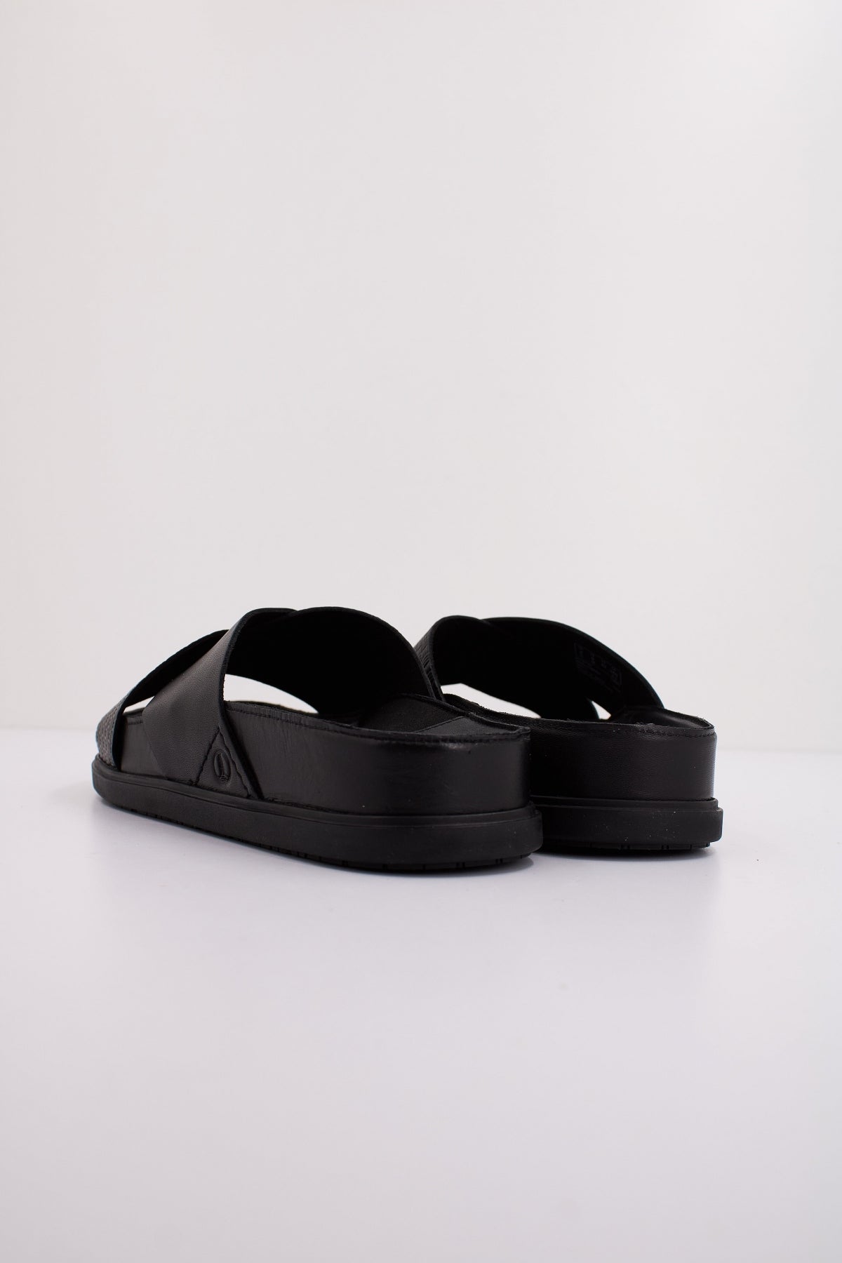 CLARKS TORFORD CROSS en color NEGRO (4)