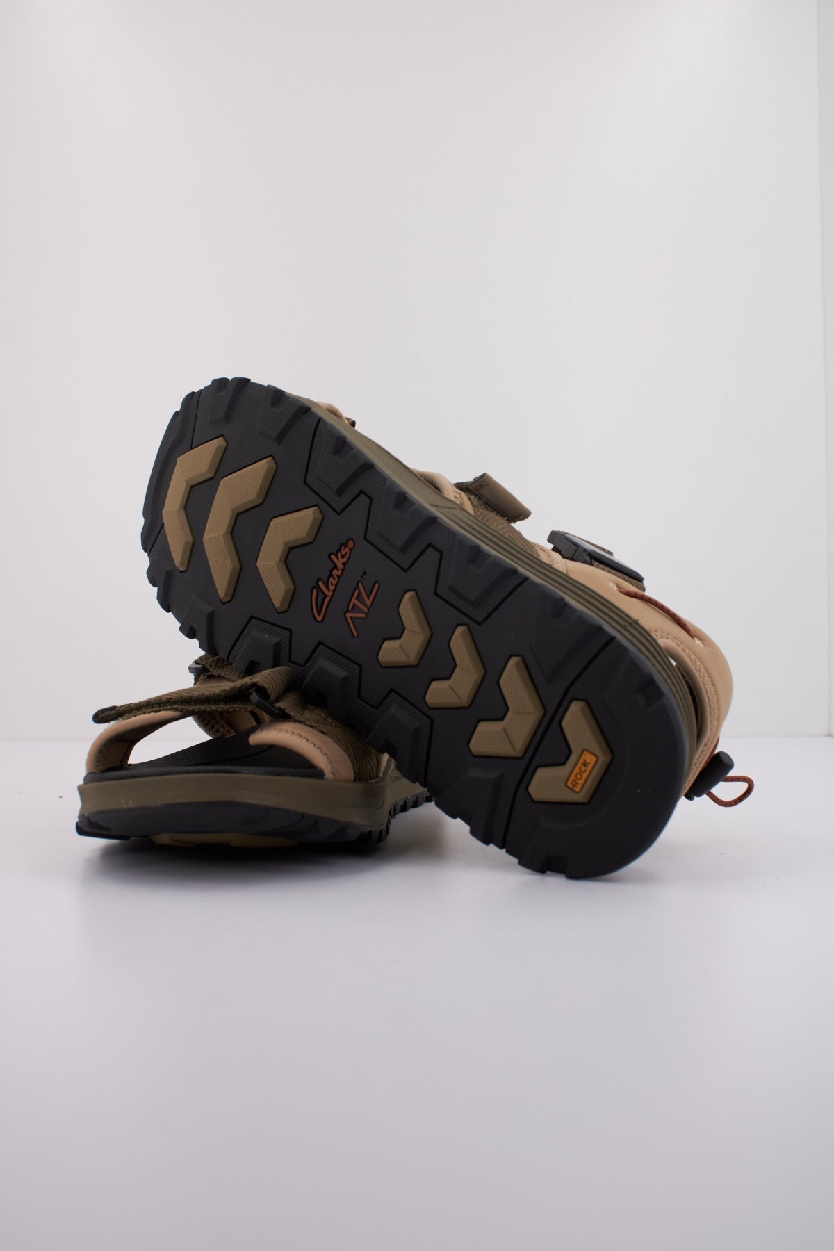 CLARKS ATL TREK TIDE en color VERDE (5)