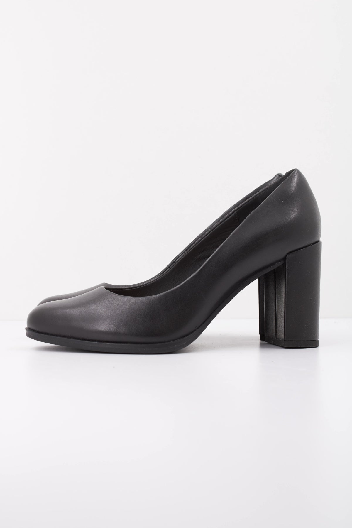 CLARKS FREVA COURT en color NEGRO (1)
