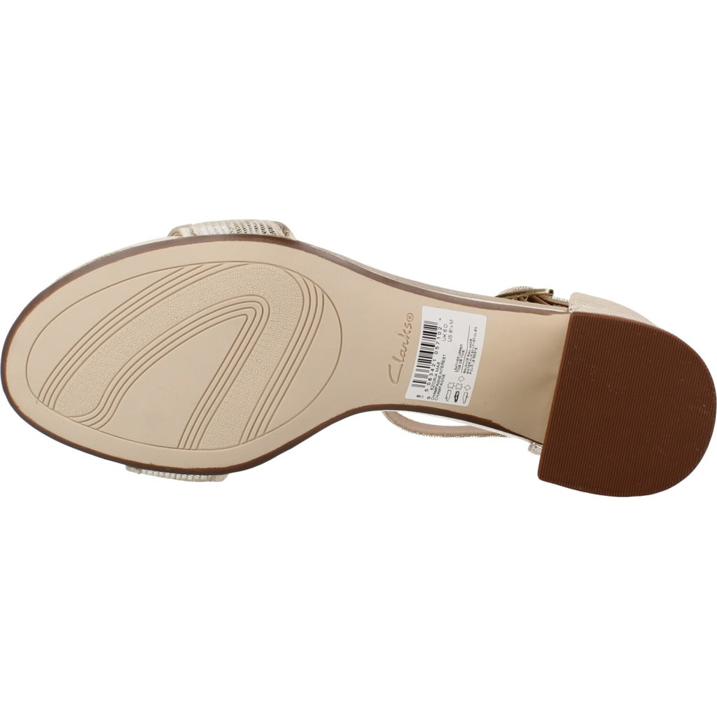 CLARKS EZORIA MAE en color ORO (6)