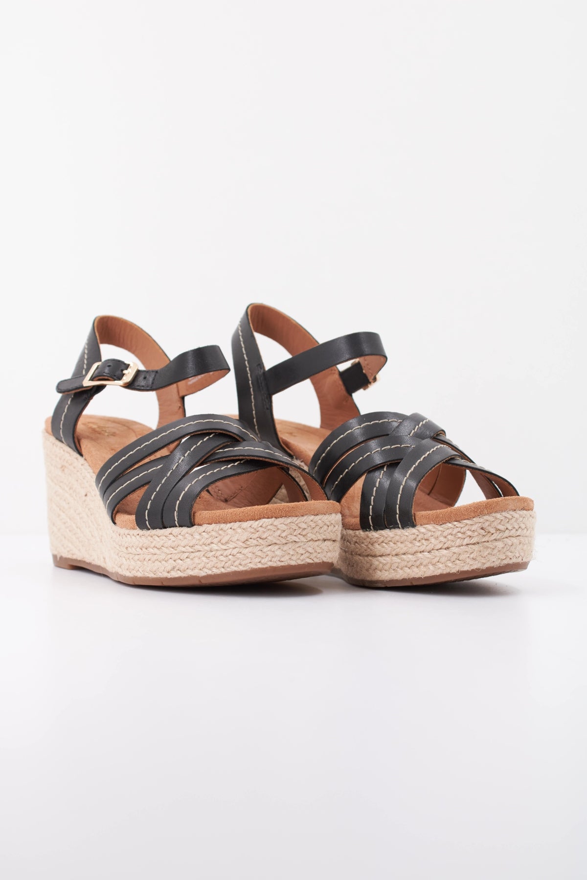 CLARKS SABINA STRAP en color NEGRO (2)