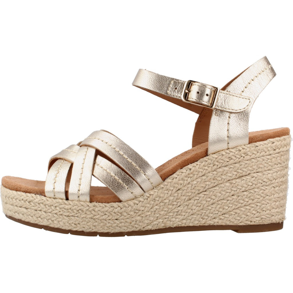CLARKS SABINA STRAP en color ORO (2)
