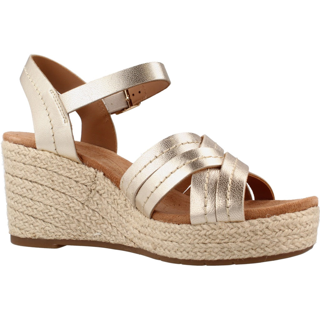 CLARKS SABINA STRAP en color ORO (5)