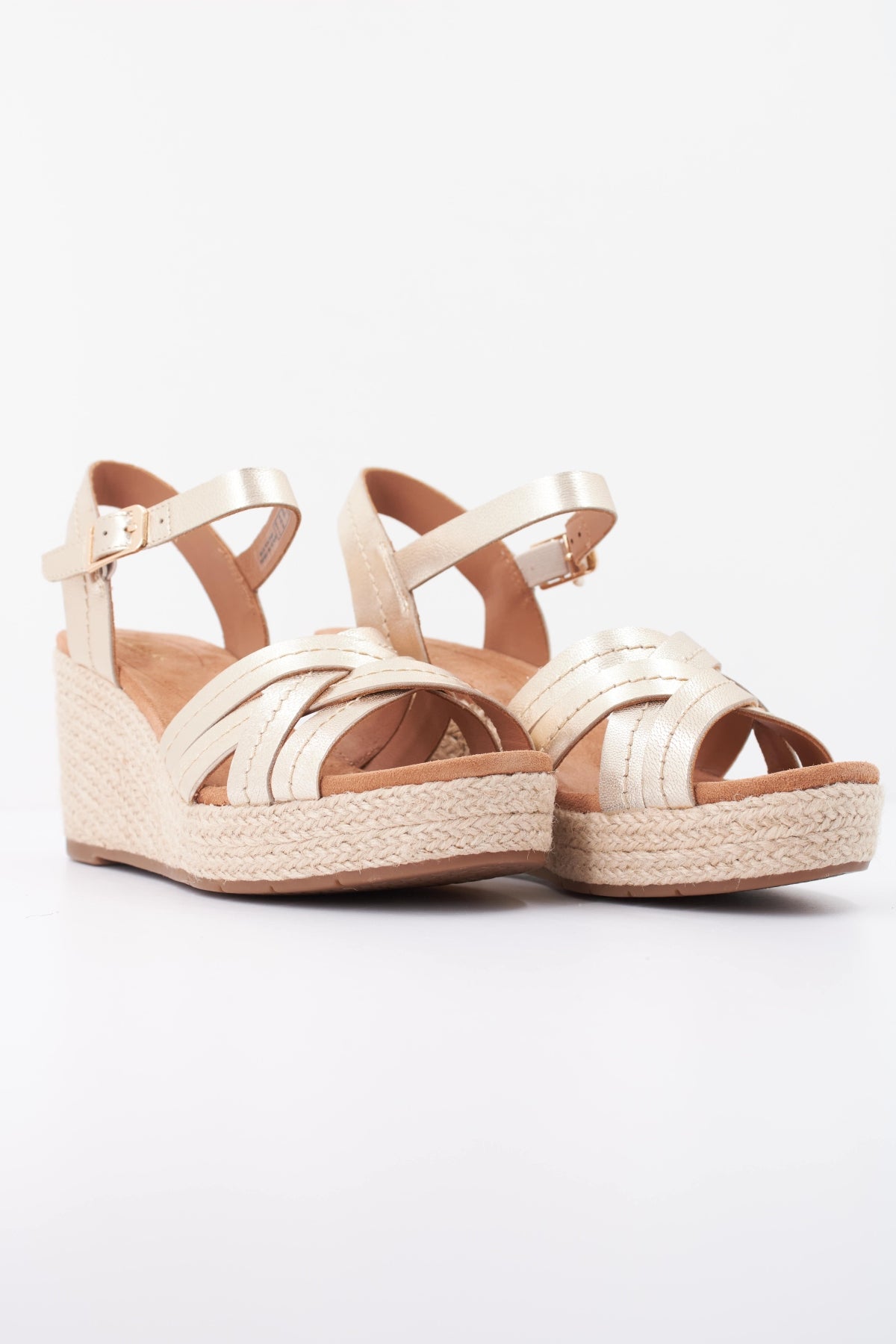 CLARKS SABINA STRAP en color ORO (2)
