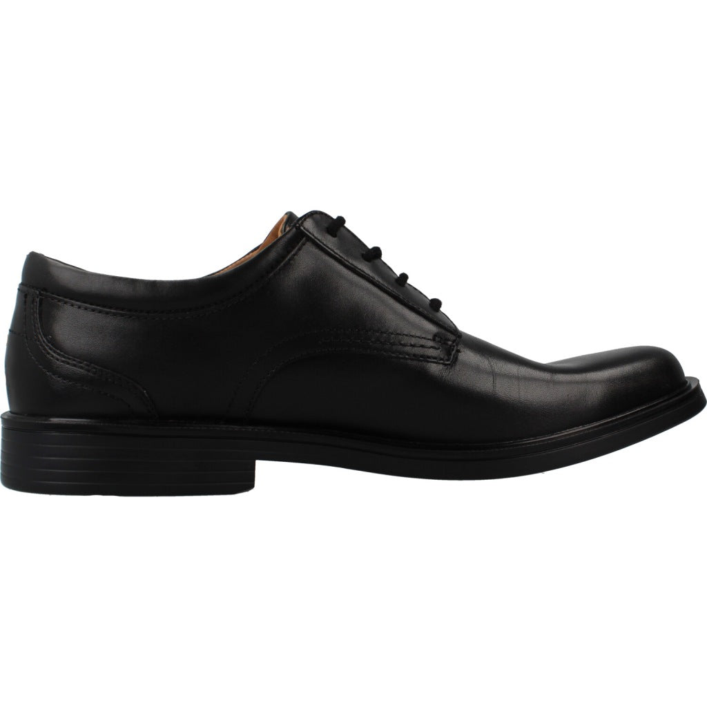 CLARKS C UN ALDRIC LACE en color NEGRO (4)
