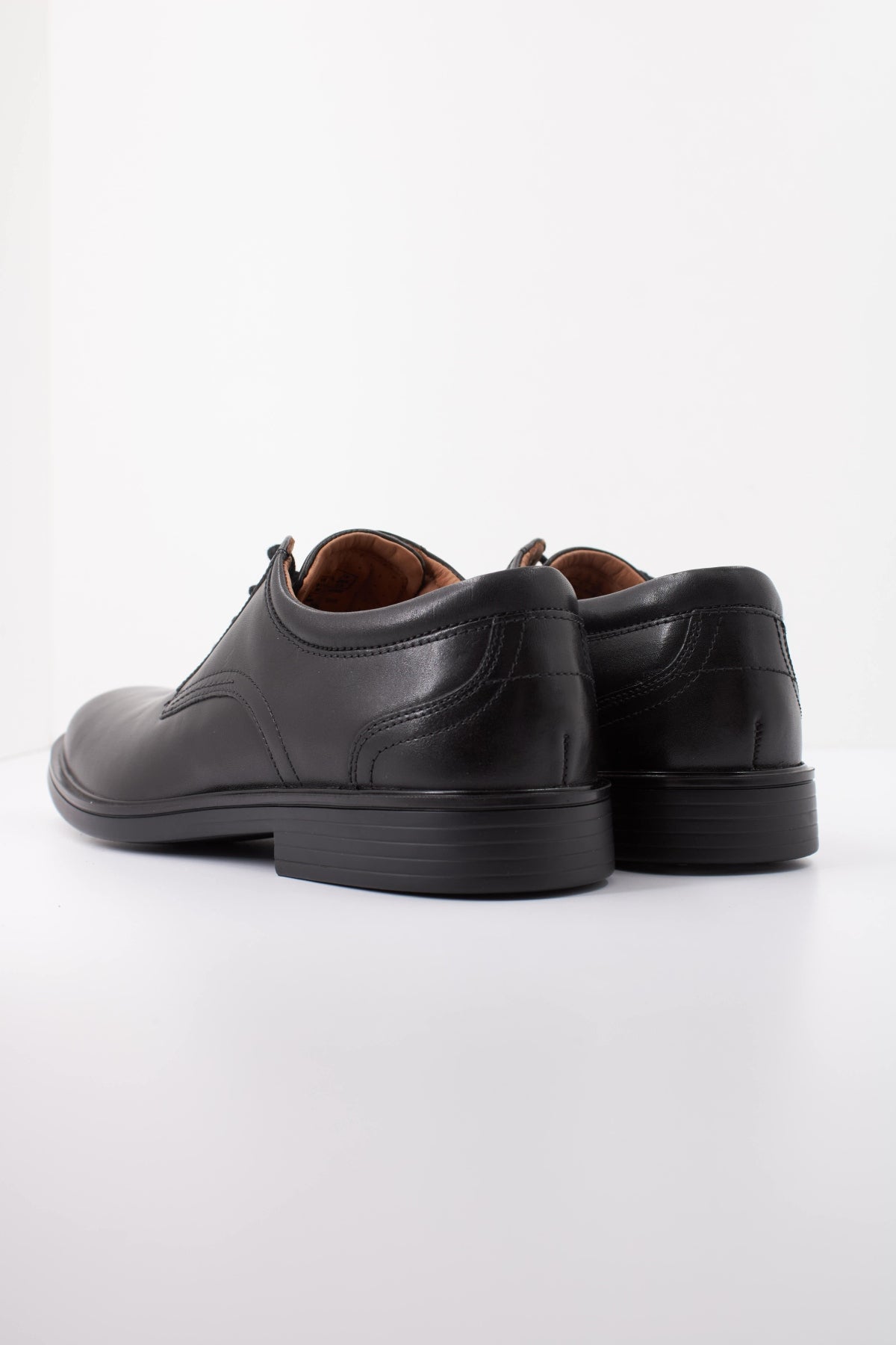 CLARKS C UN ALDRIC LACE en color NEGRO (4)