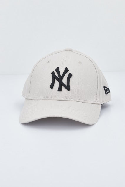 NEW ERA LEAGUE ESSENTIAL NEYYA en color BEIS (1)