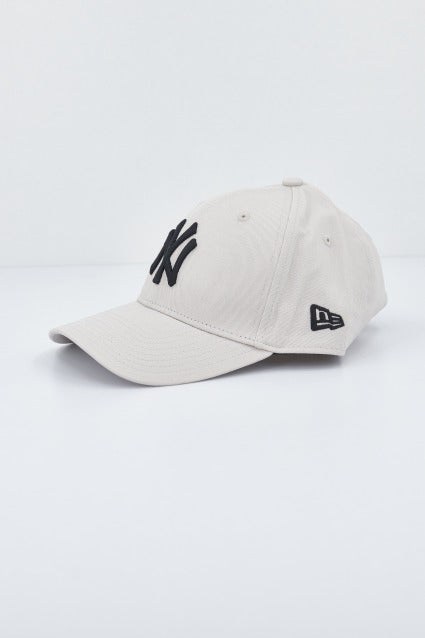NEW ERA LEAGUE ESSENTIAL NEYYA en color BEIS (2)