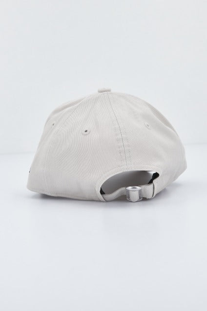 NEW ERA LEAGUE ESSENTIAL NEYYA en color BEIS (3)