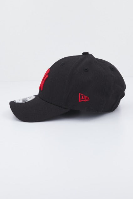 NEW ERA LEAGUE ESSENTIAL NEYYA en color NEGRO (2)