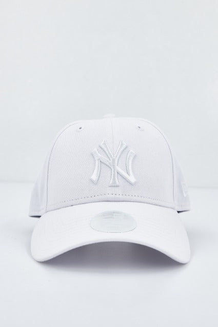 NEW ERA ESSENTIAL NEYYAN en color BLANCO (1)
