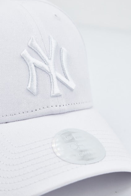 NEW ERA ESSENTIAL NEYYAN en color BLANCO (4)