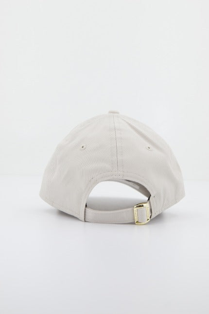 NEW ERA WMNS METALLIC LOGO FORTY en color BEIS (3)