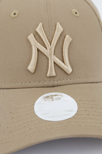 NEW ERA WMNS LEAGUE ESS FORTY NEY en color MARRON (4)